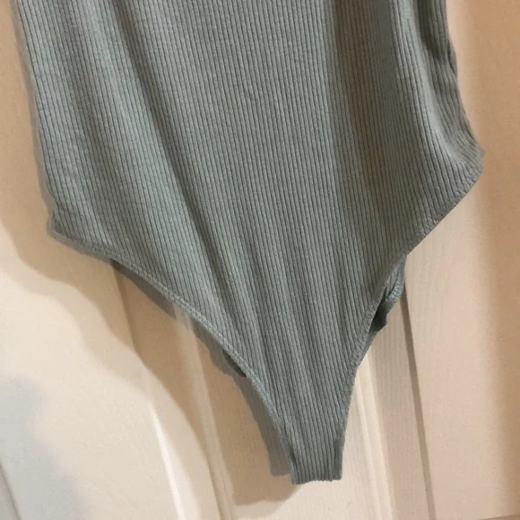 Forever 21 Bodysuit Women’s Size Medium - Picture 3 of 7